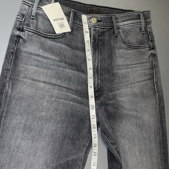 ๐ฉถNWT MOTHER DENIM HUSTLER FRAY HEM FLARE JEANS (Daytona Nights) 30 - Picture 14 of 17